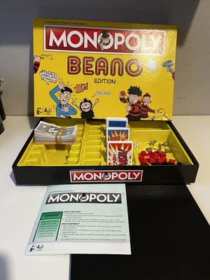 MONOPOLY The Beano Edition Hasbro 2016 mit 6 exklusiven Token, 1 Würfel fehlt