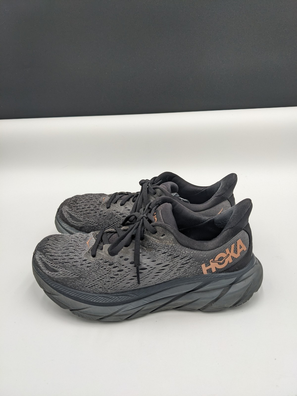 Hoka One One W Clifton 8 -Women SIZE 7- Anthracite Copper Dark Gray/Black