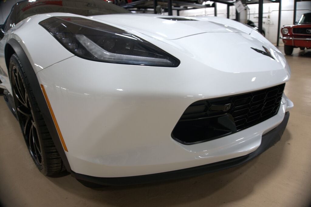 2019 Arctic White Chevrolet Corvette   | C7 Corvette Photo 9