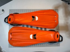 Aqua Lung Storm Max Fins - Apricot Orange   Size Medium - Brand New