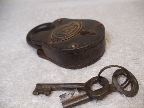 Colt Firearms Cast Iron Lock, , Brass Tag Colt Logo, Antique Finish SHIPS FREE - Picture 3 of 3