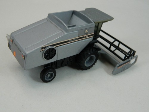 Ertl 1/64 Gleaner R-52 Combine With Grain Head Deutz-Allis Preowned - Picture 17 of 17