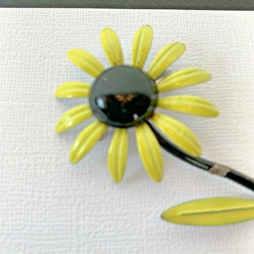 Vintage Black Eyed Susan Enamel Flower Brooch Pin Yellow Black - Picture 6 of 11
