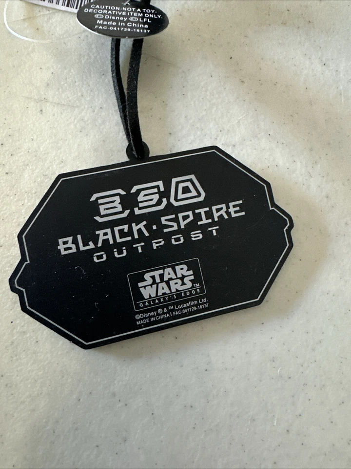 PARQUES DISNEY STAR WARS GALAXY'S EDGE AGUJA NEGRA PUESTO AVANZADO ADORNO DE METAL NUEVO Foto 2 de 3