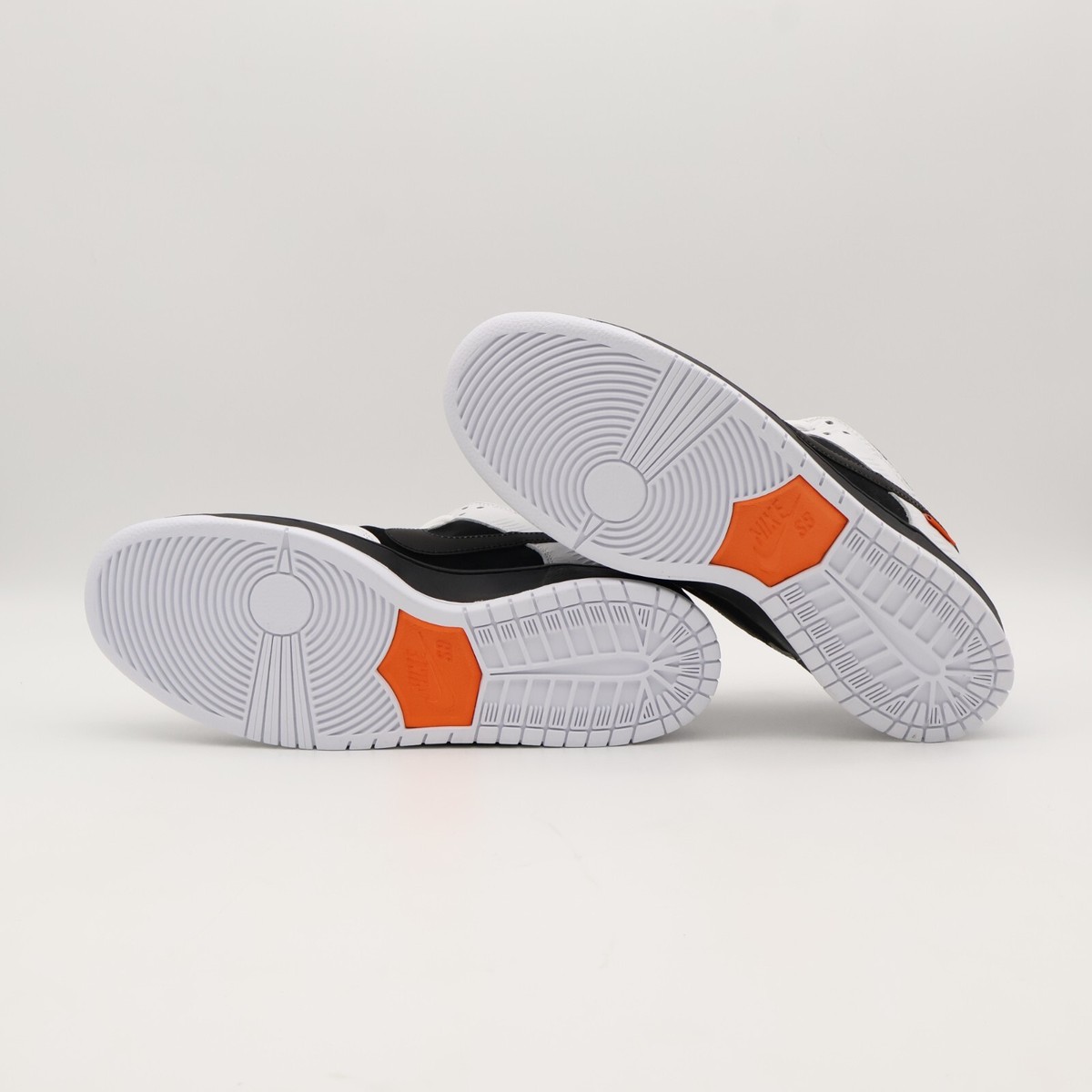 FD2629-100 TIGHTBOOTH Nike SB Dunk Low Pro QS Black White Safety