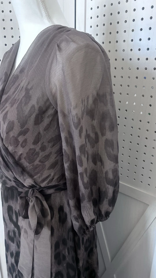 Платье миди женское Dkny рукав с воздушным шаром искусственное с запахом анималистический принт 8 - Изображение 4 из 4