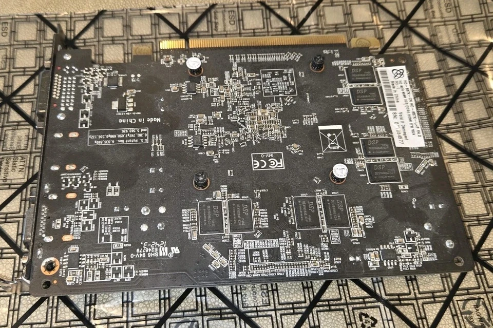 XFX Radeon HD6570 Core Edition 2 GB DDR3 (HD-657X-CNFV) HDMI DVI VGA PCI-E - Image 3 of 4