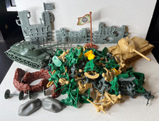 HUGE Lot 85 PCS Mixed Plastic Army Men Boulders Tanks GREAT