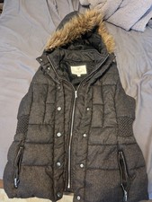 GUESS Gray Quilted Hooded Jacket with Faux Fur Trim Mid-Length Size L