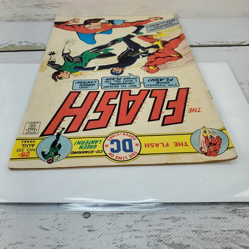 DC Comics The Flash #235 1975 Vol. 26 Vintage Comic Book Sleeved Boarded - Picture 10 of 16