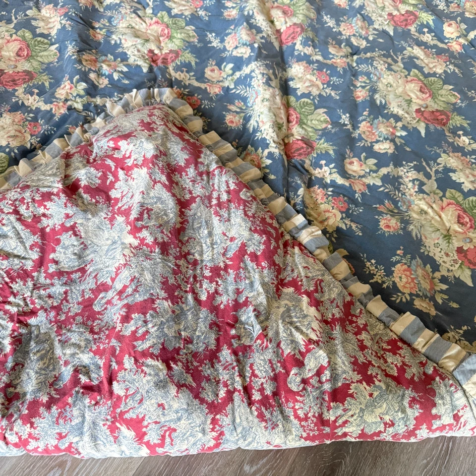 Waverly Sanctuary Rose Modern Farmhouse Floral Reversible Comforter 80"x90" - Image 4 of 4