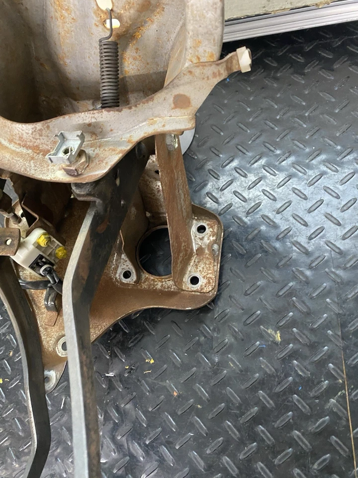 OEM 1986-1993 Mazda B2200 B2600 Clutch Brake Pedals Set - Image 4 of 4