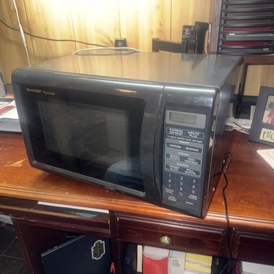 2000 Sharp Carousel R-209BK Compact Countertop Microwave (USED & STILL WORKS)
