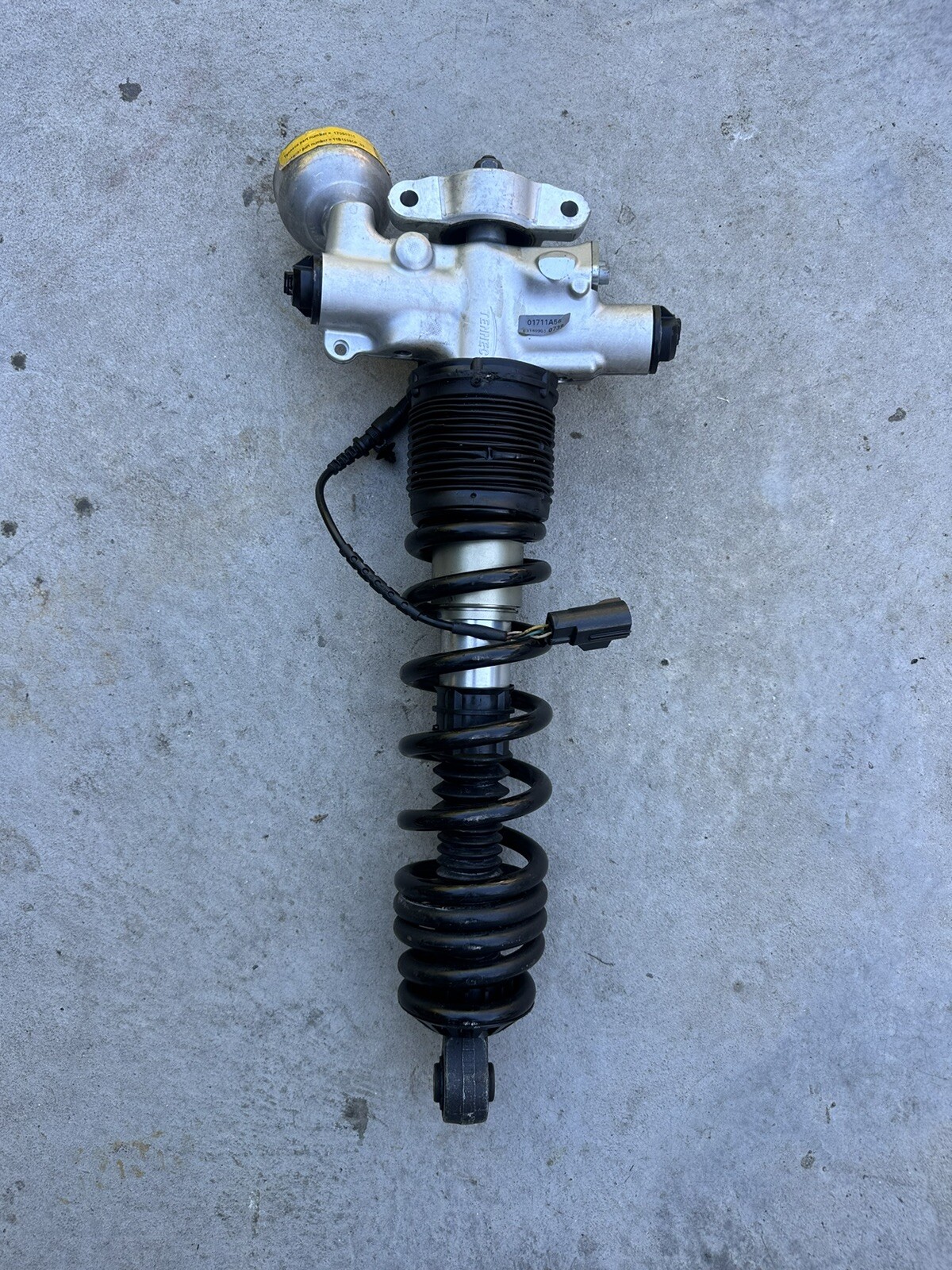 McLaren 650s Front Left Strut Shock Absorber  11B1399cp_03