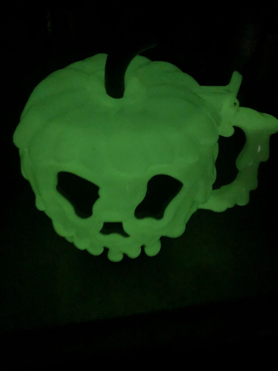 Disney Parks Snow White Evil Queen Green Poison Apple Stein  display picture 1