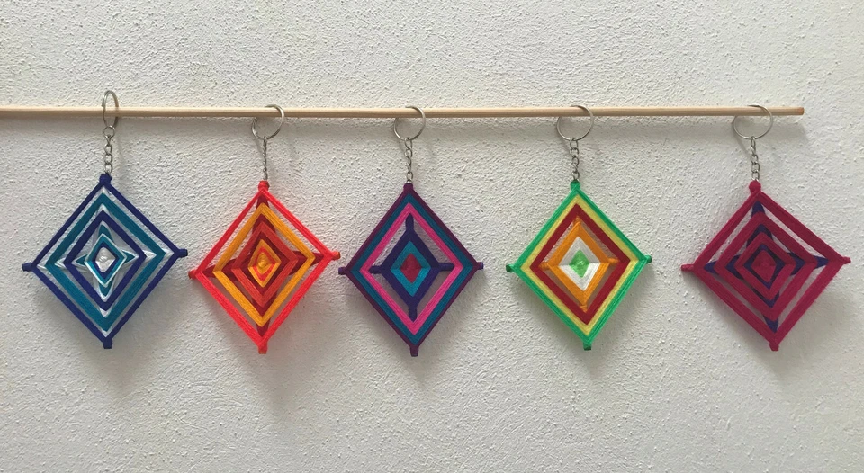 pack of 5 huichol art god's eye key chains + 5 god's eyes in various colors - Image 3 of 4