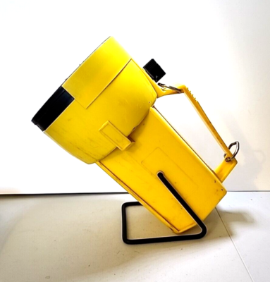 AT-9003 Brinkmann Flashlight Sealed (1) 6V or (4) D Cell Batteries