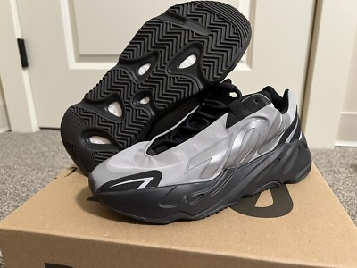 adidas Yeezy Boost 700 MNVN Metallic VNDS Size M W