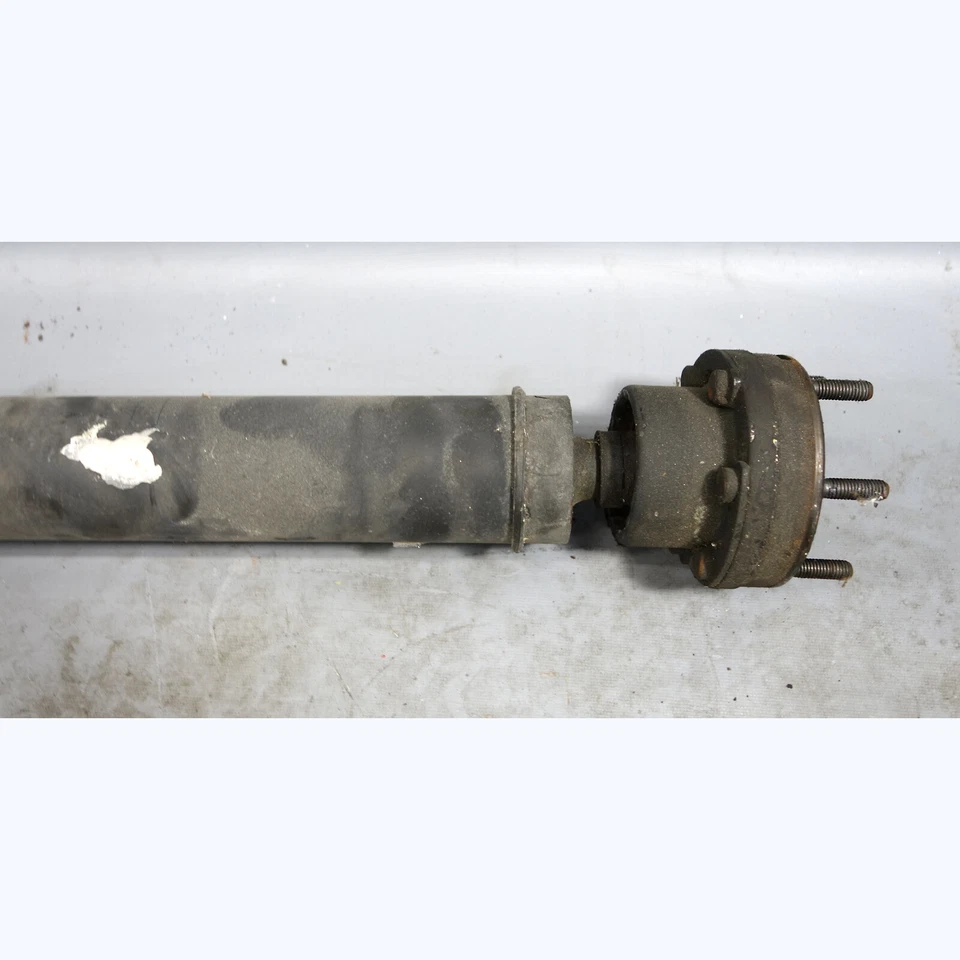 Поврежденный приводной пропеллерный вал 2001-2003 BMW E39 525i 530i для оригинальной автоматической коробки передач - Изображение 2 из 4