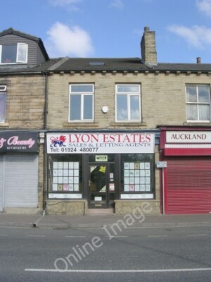 Foto 6x4 Lyon Estates - Huddersfield Road Mirfield um 2010