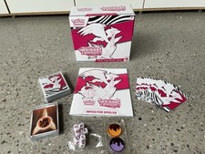Pokémon Top Trainer Box Weiße Flammen Deutsch Geöffnet