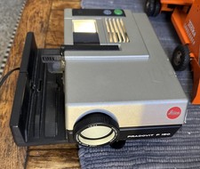 Leica Pradovit P150 Projektor slajdowy HektorP2 85mm f/2.8 Obiektyw – Doskonały stan