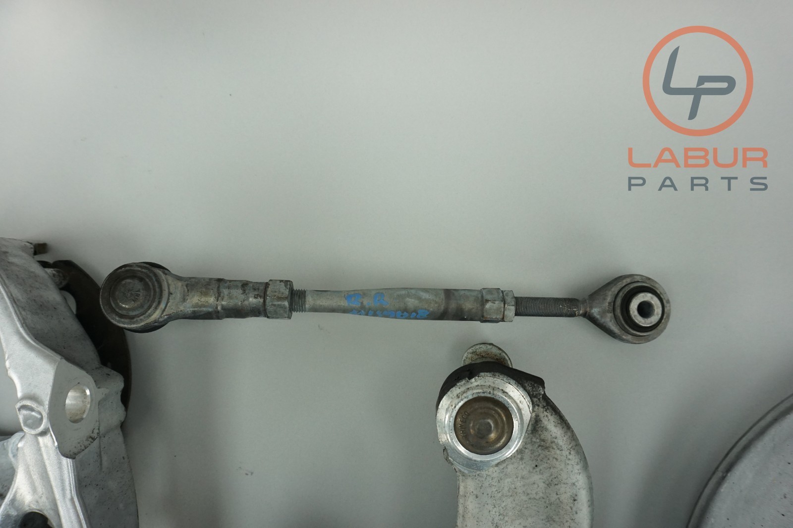 M139 03-10 Maserati Quattroporte Rear Right Side Control Arm Knuckle Hub Z7049