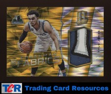 2015-16 Panini Spectra #29 Tyus Jones Freshman Fabrics Gold Prizms #/10