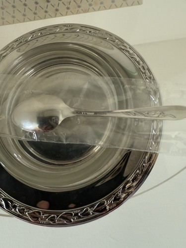 Plato de plata Oneida 5 1/2 pulgadas con cuchara y vaso nuevo - Imagen 3 de 4