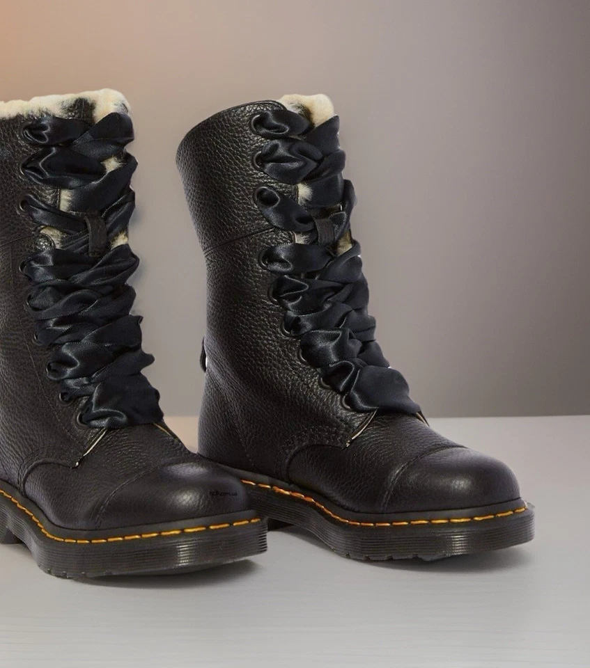 Dr Martens Aimilita Black Leather Fold Down Boots Women’s Size 10 - 22694001 - Image 2 of 4