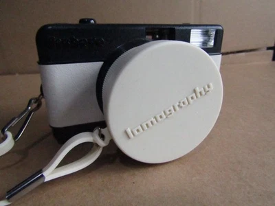 Lomography 35mm Fisheye  Camera - film Camera with flash - Image 1 of 4