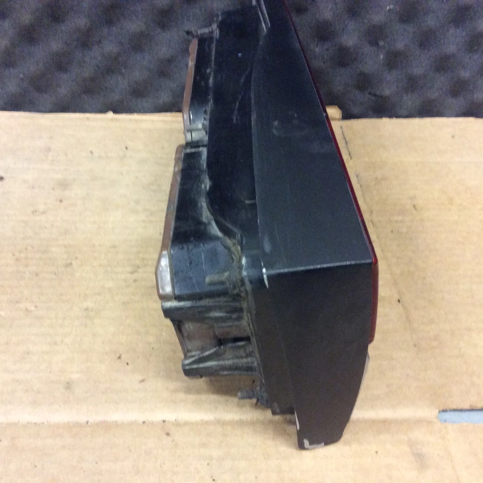 Luz trasera HELLA 1978 1979 lado derecho Audi 5000 completa y súper limpia OEM Foto 3 de 4