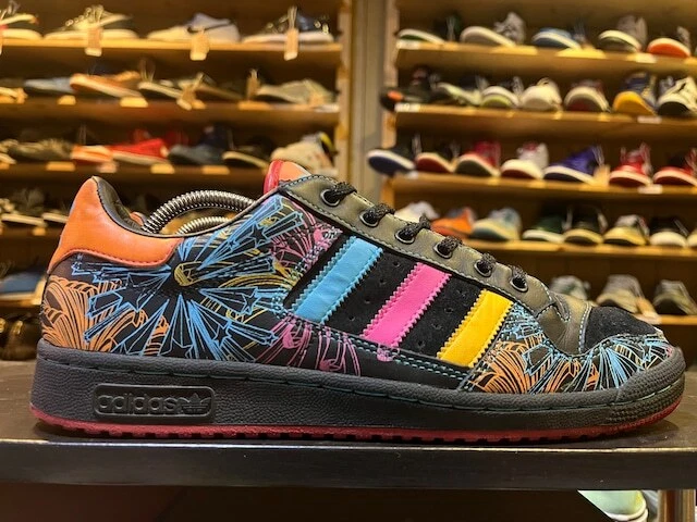 Adidas shoe hotsell tree