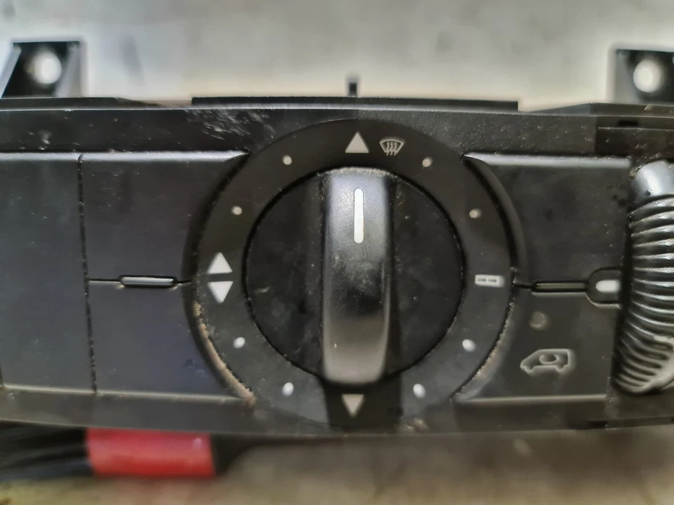 Volkswagen Crafter Air Con Heater Climate Control Switch 2015 HVW9068300285KZ - Image 3 of 4