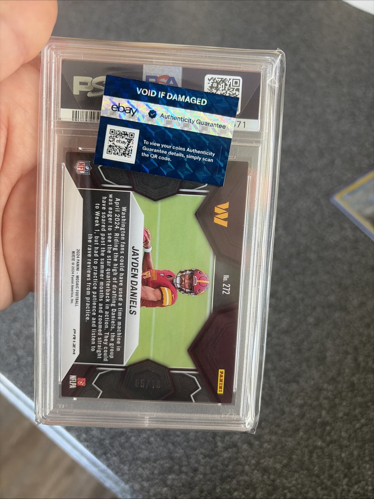 2024 Mosaic Football Jayden Daniel’s Gold Psa 8.5 /10 #number  view 2