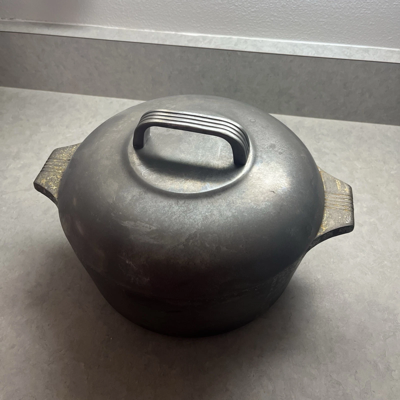 Vintage Wagner Ware Sidney O Magnalite 4248-P Round Aluminum Dutch Oven Pot