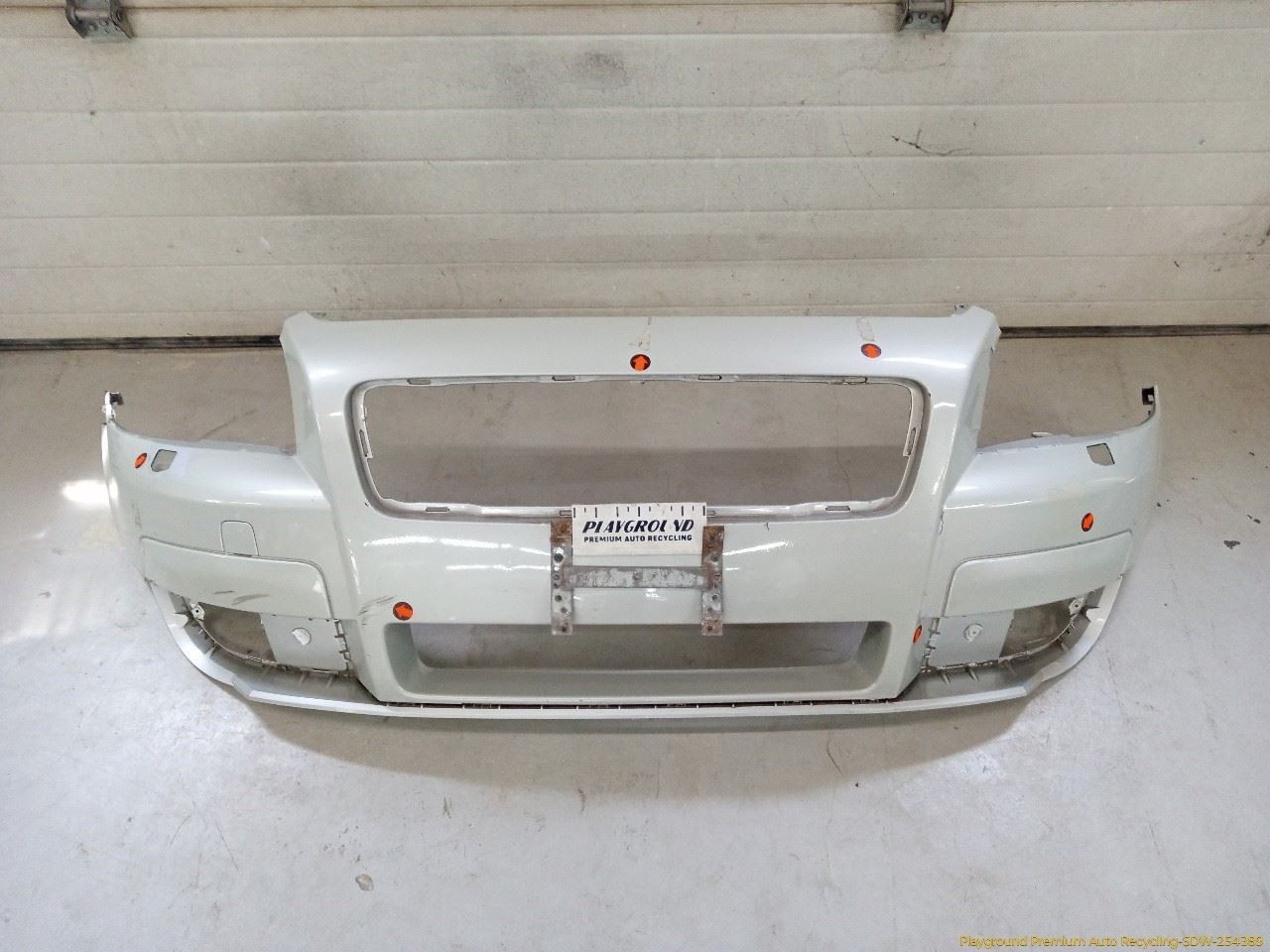 Volvo C30 White Metallic Front Bumper Cover 2007-2010
