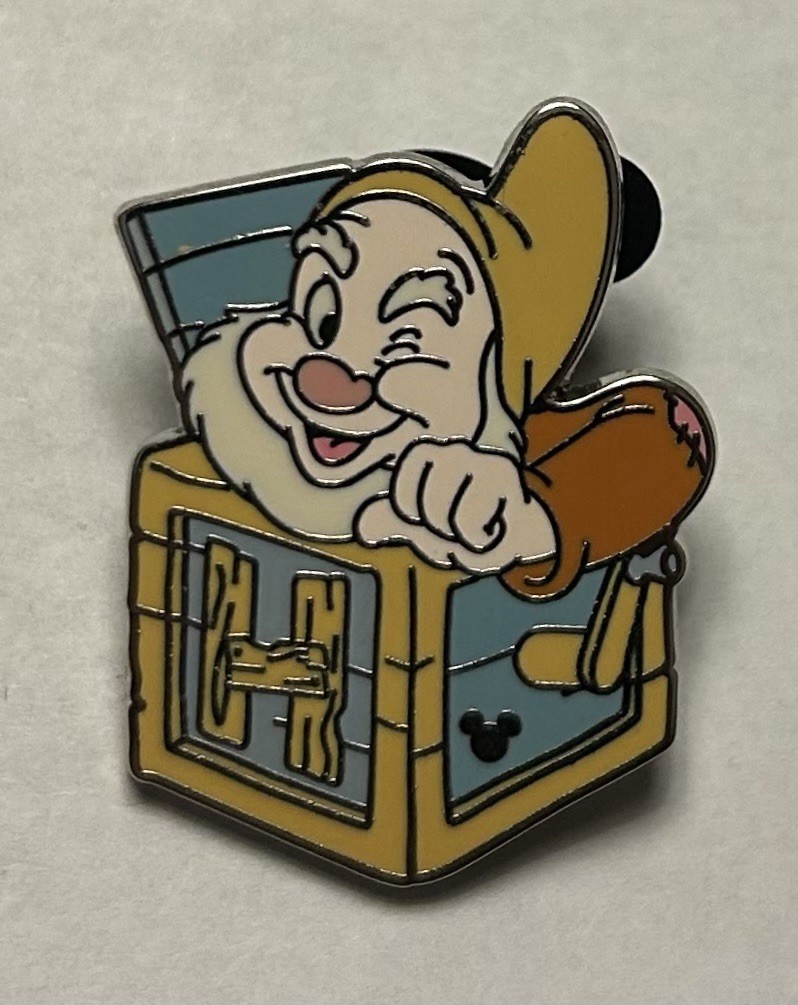 Disneyland - Happy - Snow White 7 Dwarfs - Jack in the Box - Hidden Mickey Pin
