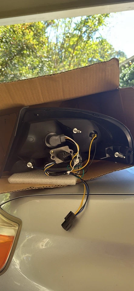 NUEVO 2001-2006 Chrysler Sebring Sedán Conjunto de luz de lámpara trasera izquierda del lado del conductor Foto 2 de 2