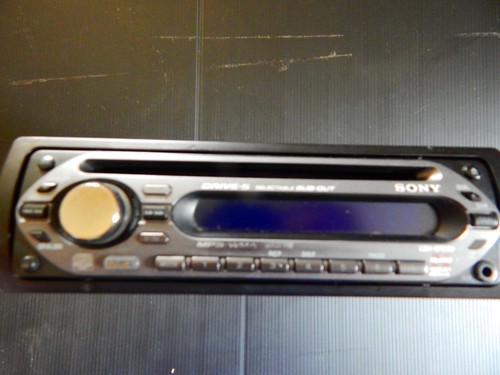 Sony CDXGT200 CD PlayerMP3 In Dash Receiver with Aux input quotUSEDquot