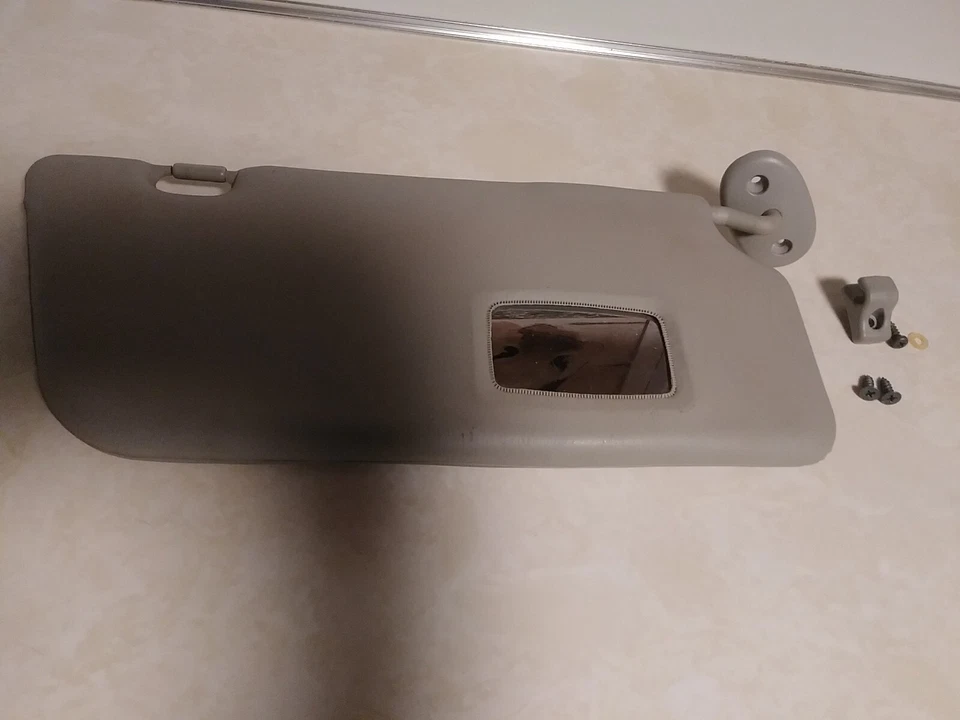 99/04 Suzuki XL-7 Grand Vitara Chevy Tracker Passenger right Side Sun Visor Gray - Image 3 of 4
