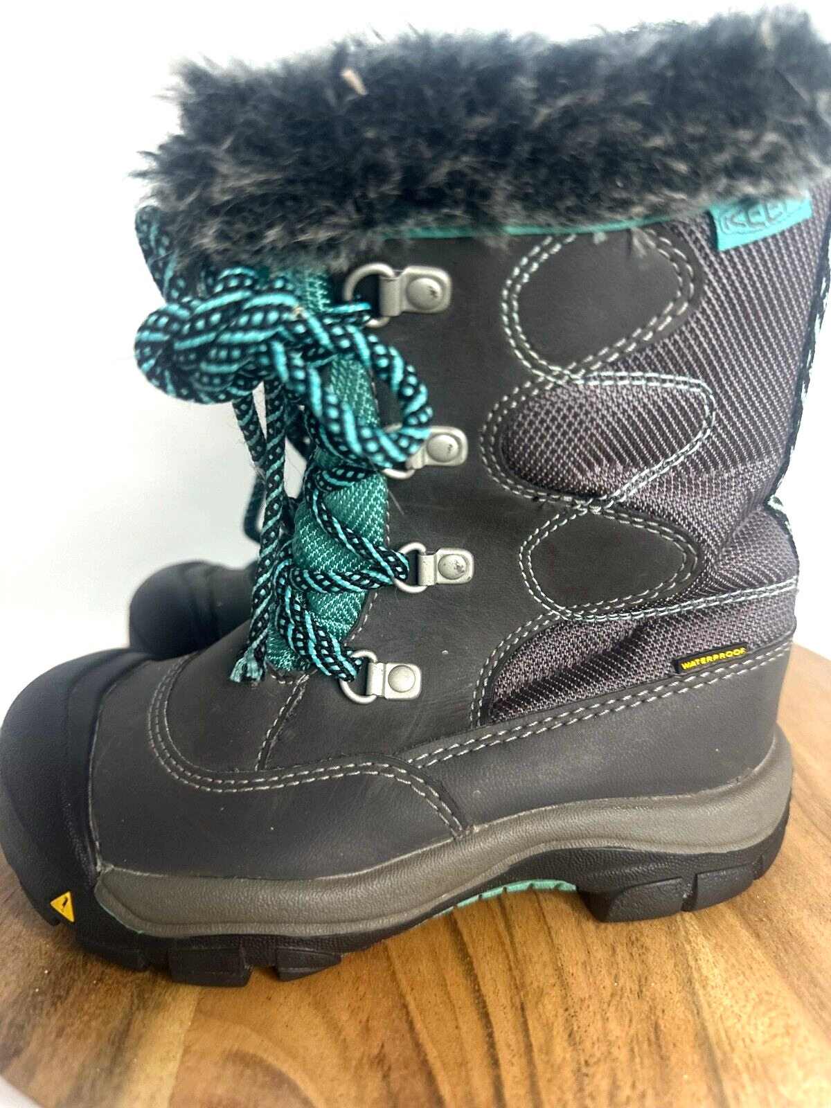 Stivali Keen taglia 11 giovani invernali foderati in pelliccia sintetica velocità pizzo impermeabili grigio acqua