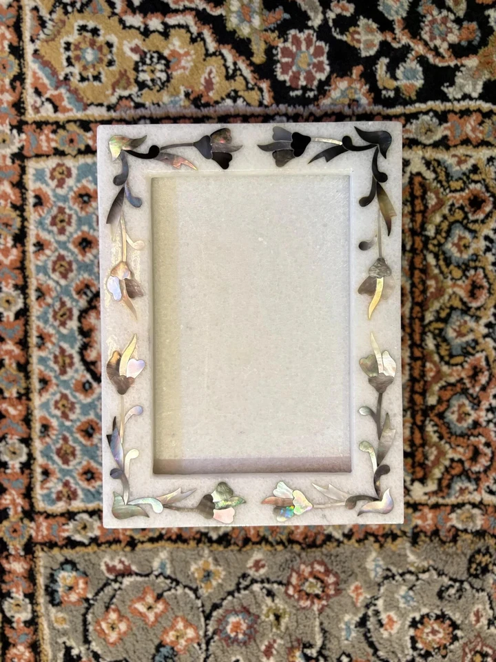 Marco de fotos artesanal de mármol blanco con incrustación floral de concha de Paua arte decorativo Foto 3 de 4