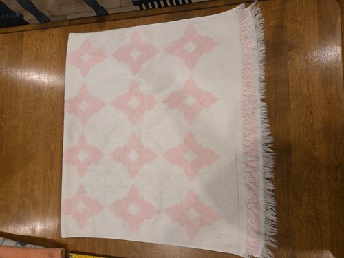 Vintage Bath Towel Pale Pink White Flowers Retro 40” X 23” - Picture 5 of 5