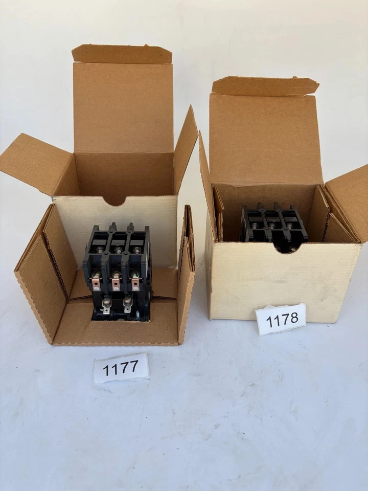 Telemecanique 2200EB330EA 3-Pole Contactor 30/40A 24V Coil, 1 Pack - Image 3 of 3