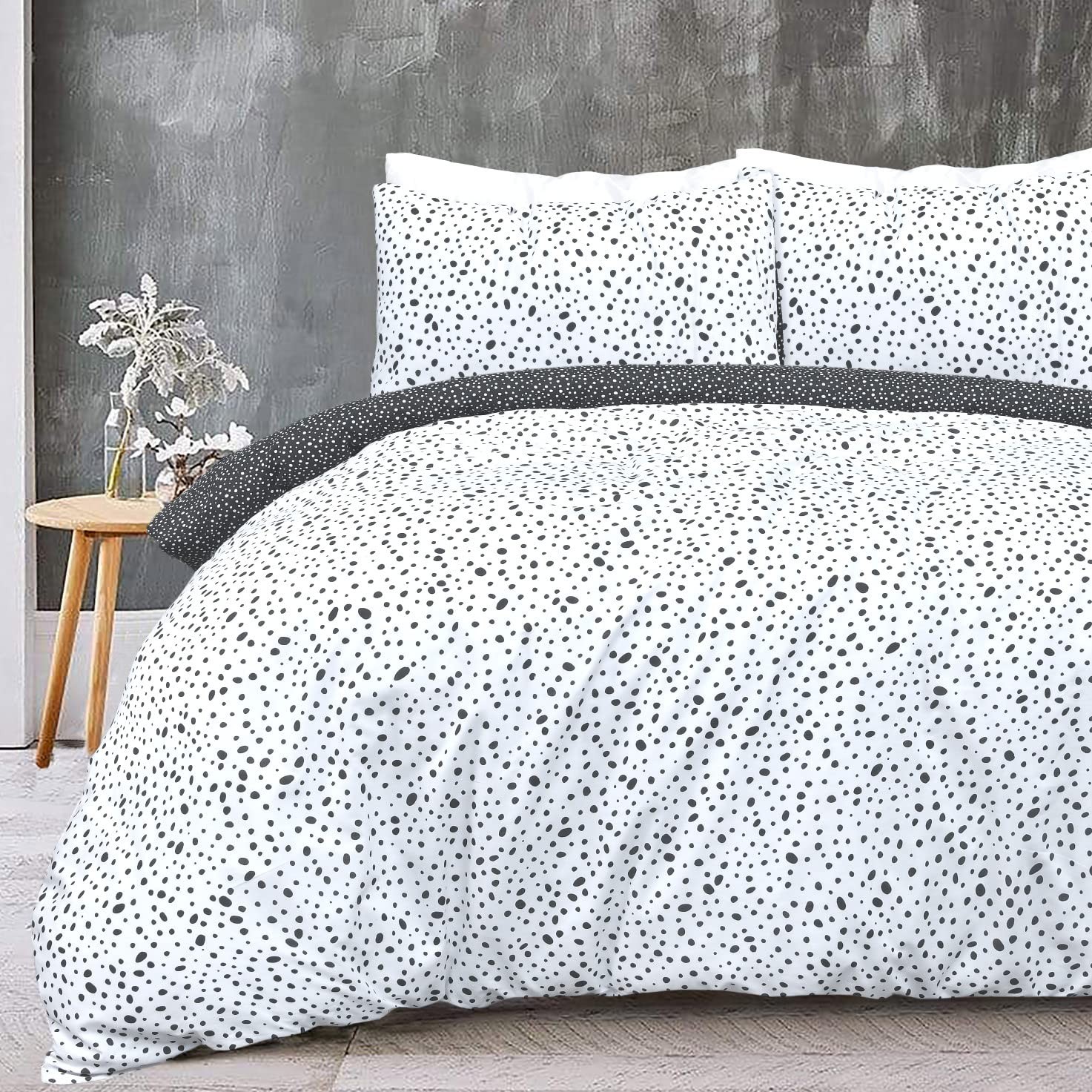 Sleepdown Polka Dots Reversible Black White Mono Duvet King,