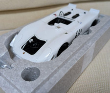 AUTOart 1/18 Porsche 908/02 Steve McQueen Racing 1970