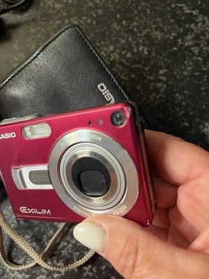 Casio Exilim 200m 5,0 Mega Pixels , Mit Original Karton Und Rechnung ,