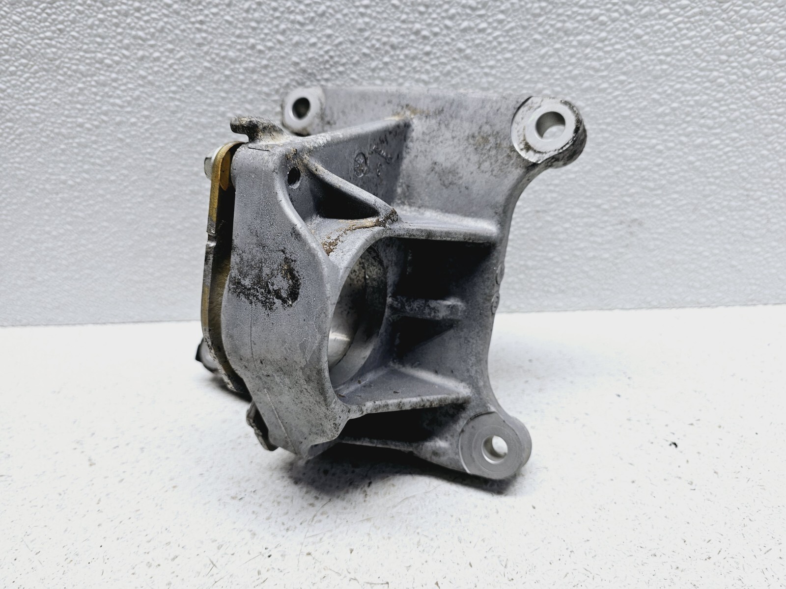 20132018 NISSAN SENTRA RH PASSENGER CV AXLE CARRIER BEARING SUPPORT