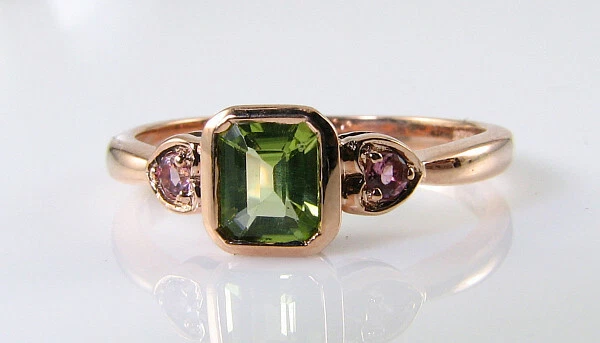 Anillo Trilogy Corazón 9ct Oro Rosa Peridoto y Turmalina Rosa